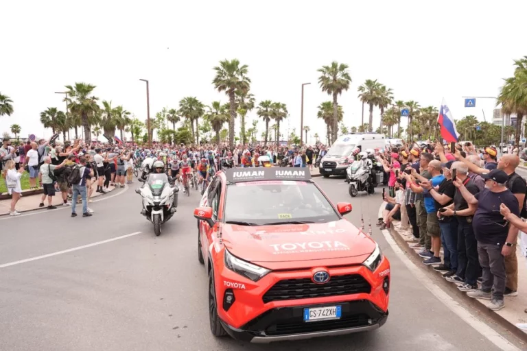 Toyota electrifica el Giro de Italia