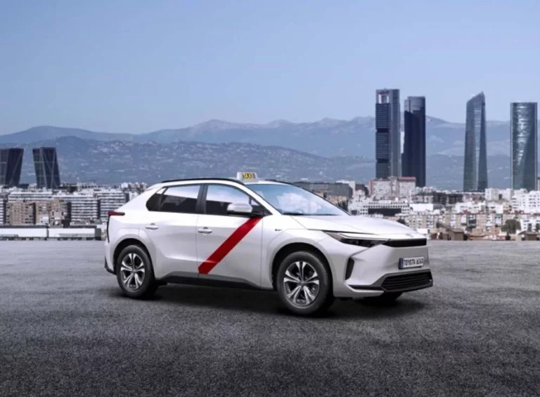 Toyota bZ4X, nuevo taxi eléctrico para Madrid y Barcelona