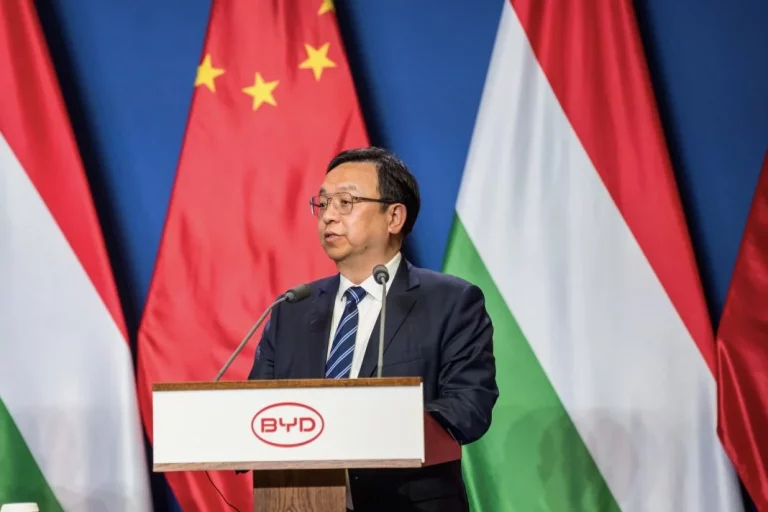 BYD amenaza a Toyota: su plan para ser el mayor fabricante mundial en 2031