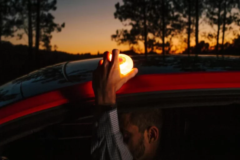 Leroy Merlin se adelanta a la DGT y te ofrece el accesorio que será obligatorio llevar en el coche