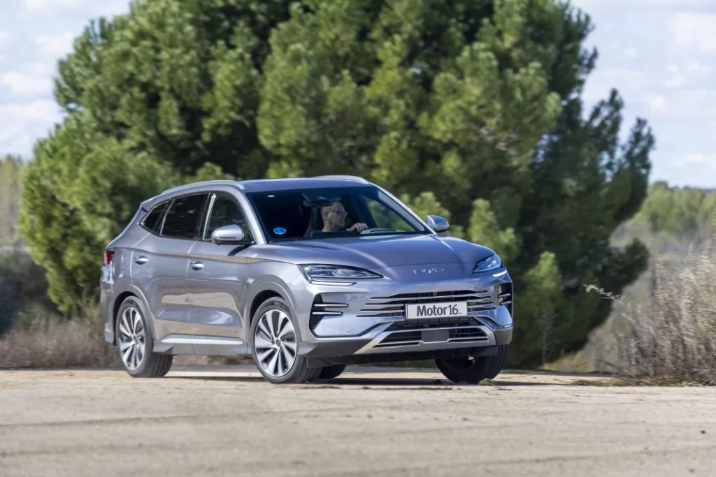 Ventas de coches: 1 de cada 10 automóviles proceden de China y Toyota y el Dacia Sandero repiten como marca y modelo más vendidos 1 Motor16 Prueba comparativa Jaecoo 7 PHEV y BYD Seal U DM-i
