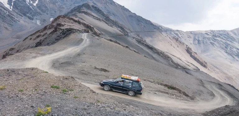La lista de carreteras por las que no vas a poder circular con tu coche: multas de 5.000 euros están a la orden del día