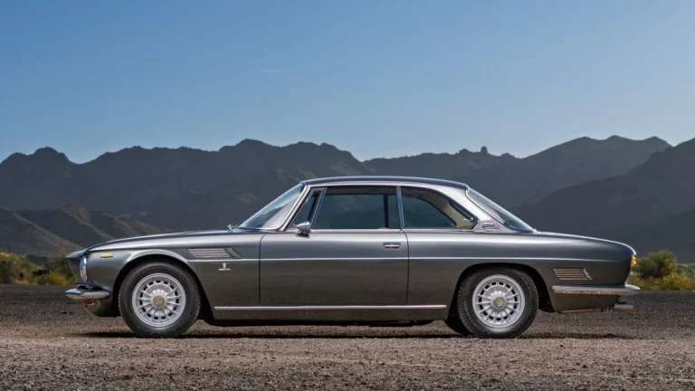 Iso Rivolta IR 300: Un “hermano mayor” de la Isetta que plantaba cara a los GT de Porsche y Ferrari