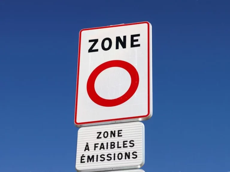 El día que las Zonas de Bajas Emisiones van a ser como en Francia: prepárate para un nuevo cambio