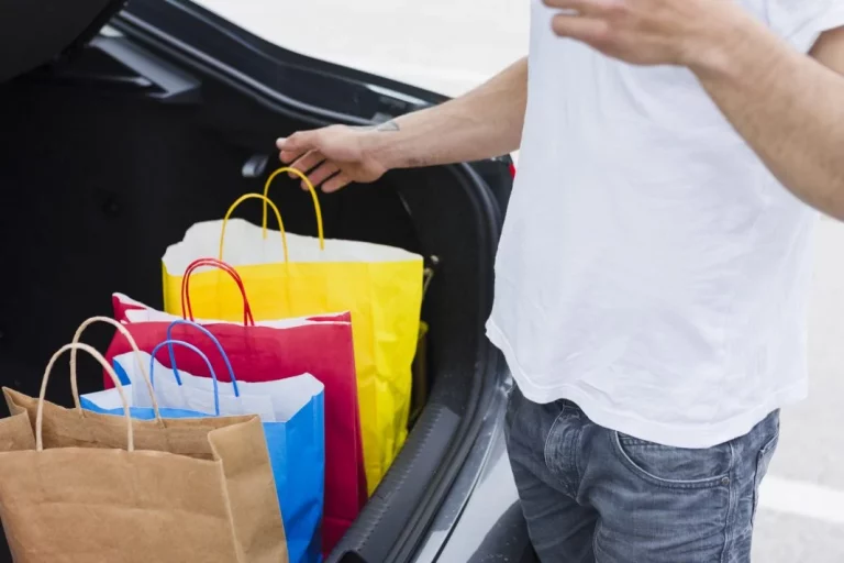 La DGT lo confirma: la multa de 200 euros que te caerá por hacer este gesto en un supermercado