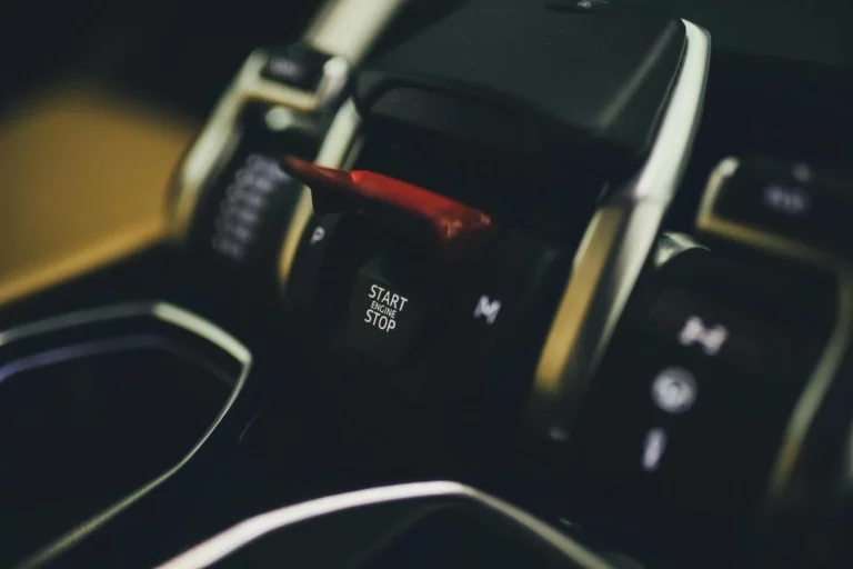 7 de cada 10 conductores cometen este error al arrancar su coche que puede destrozar el motor