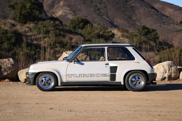 ¿Qué pasa si cruzas un Renault 5 Turbo con un Mazda RX-7?