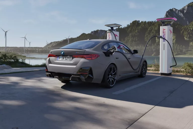 BMW, Smart y Tesla lideran como los coches eléctricos más fiables según la OCU: vigila estas averías antes de que cuesten caras