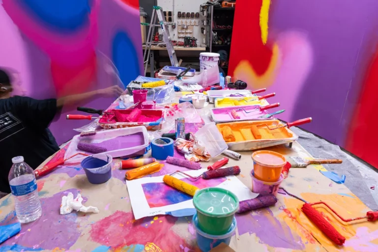 Jaguar se derrite por el arte y se alía con una institución legendaria