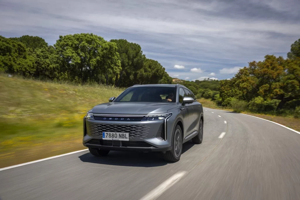 Tecnología híbrida Super Hybrid System de OMODA & JAECOO: cuando la electrificación se construye por dentro 4 Motor16 2025 Omoda 9 SHS Al Volante 36 Motor16