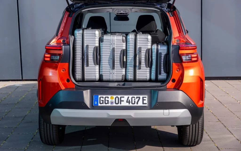 2025 Opel Frontera. Flexibilidad. Imagen maletero.