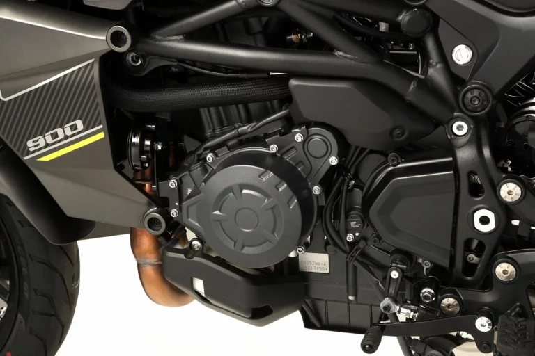 Maxiscooter adventure QJ Motor con 95 CV que plantan cara a X-ADV y TMAX en Europa