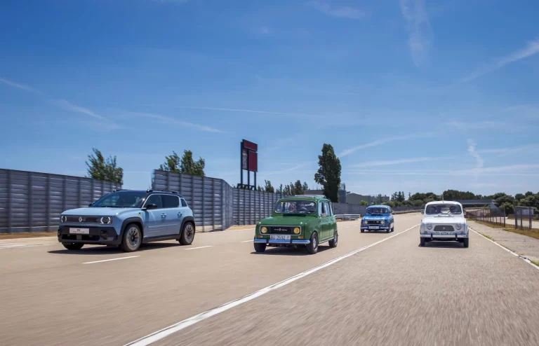 Renault presentó al nuevo 4 E-Tech su antepasado con 64 años en Valladolid