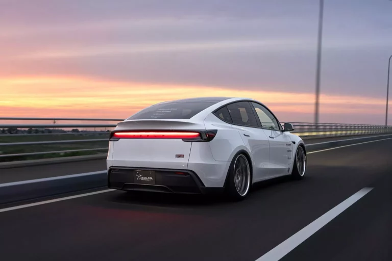 Tirar al suelo tu Tesla Model 3 o Model Y te va a costar solo 4.720 euros