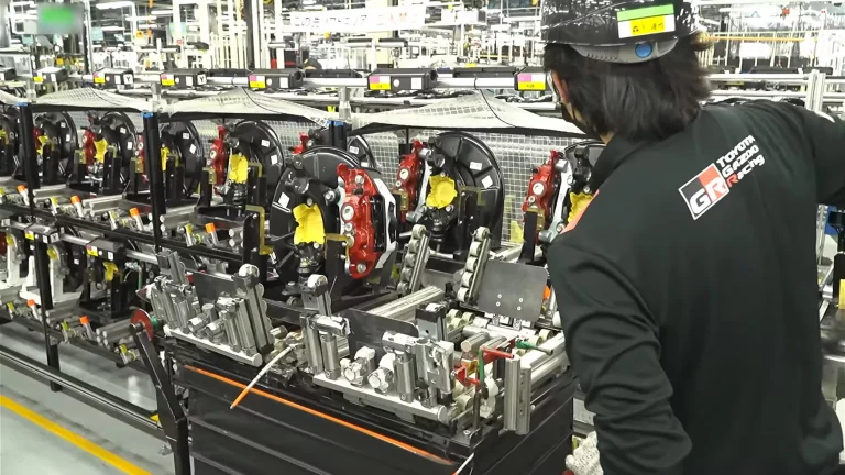 Se publica este vídeo de la fábrica de Toyota y llegan millones de solicitudes para trabajar allí