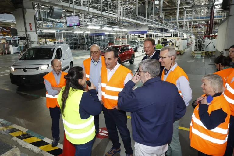 Espaldarazo del nuevo CEO de Stellantis a la planta de Vigo, elegida para su primera visita en España