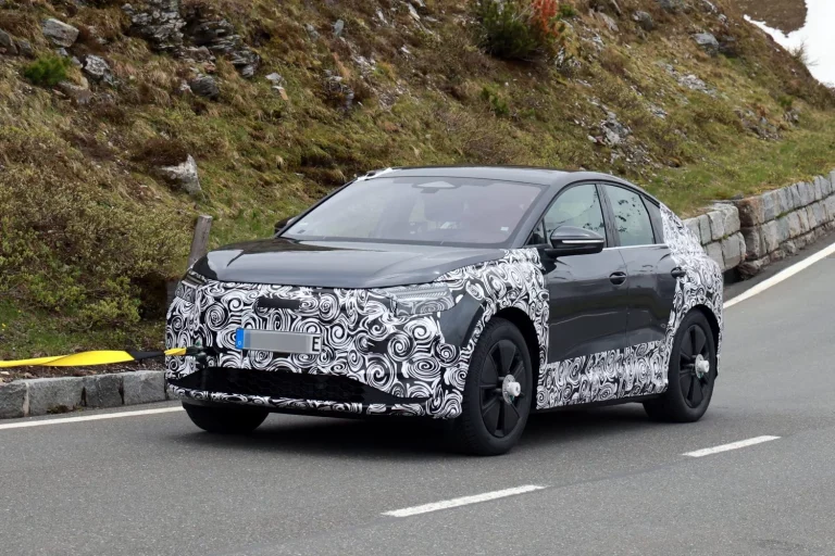 Fotos espía del restyling del Audi Q4 e-tron