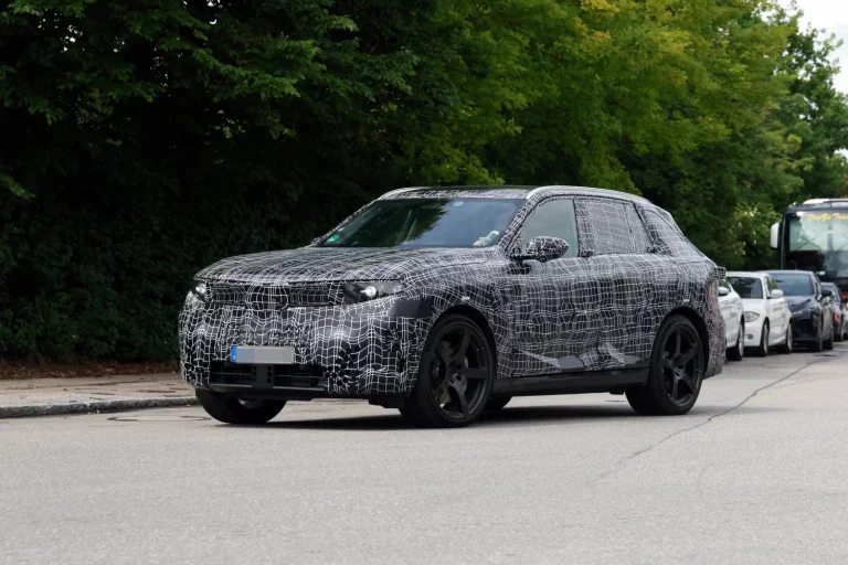 Fotos espía del BMW iX5 M70