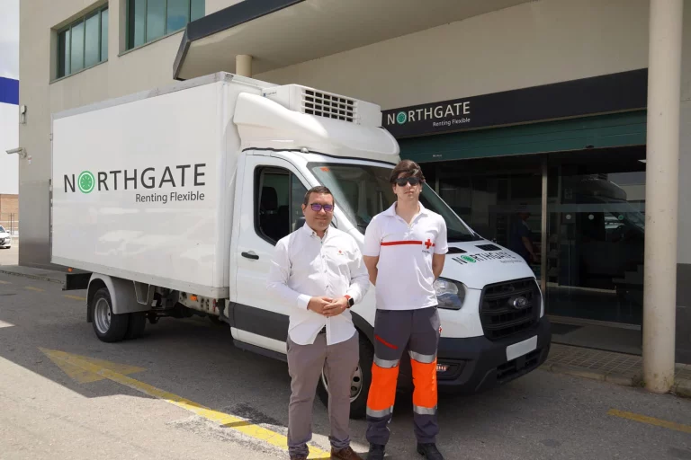 Northgate entrega un vehículo frigorífico a Cruz Roja para reforzar su capacidad de atención en emergencias
