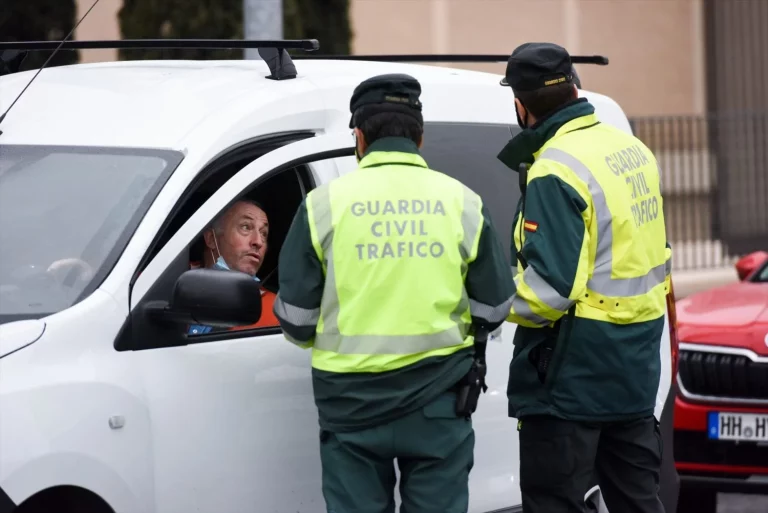 La nueva pregunta que la Guardia Civil está haciendo en sus controles de carretera y a la que es mejor no responder