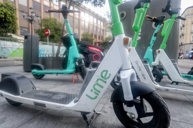 Trucar tu patinete eléctrico, circular sin seguro… Estas son las multas que te van a poner: y son como para arruinarte las vacaciones