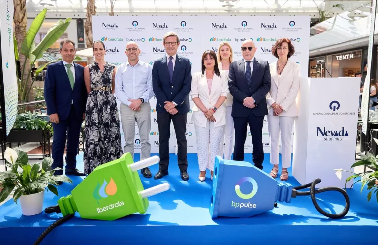Iberdrola | bp pulse abren la estación de recarga más grande de España