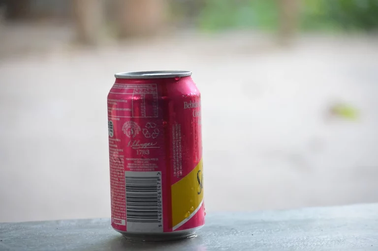 Coca-Cola, Red Bull, Pepsi… El nuevo ‘arma’ que usan los ladrones para robarte el coche en menos de un minuto