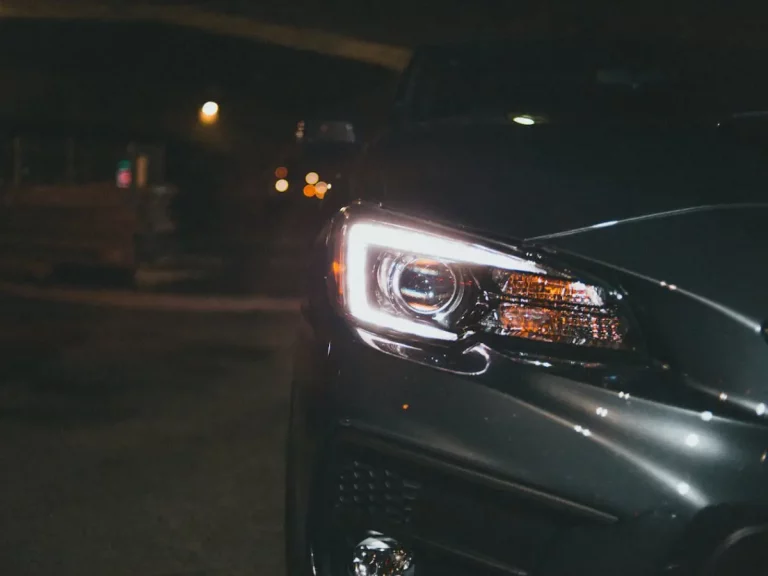 Ten mucho cuidado: La DGT habla claro sobre el tipo de luces que puedes llevar