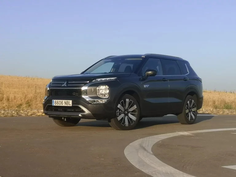 Probamos el Mitsubishi Outlander PHEV Kaiteki: Fiel a la tradición