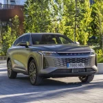 Coches chinos más vendidos en España: 3.000 españoles ya pagan 50.000 euros por el Omoda 9 PHEV