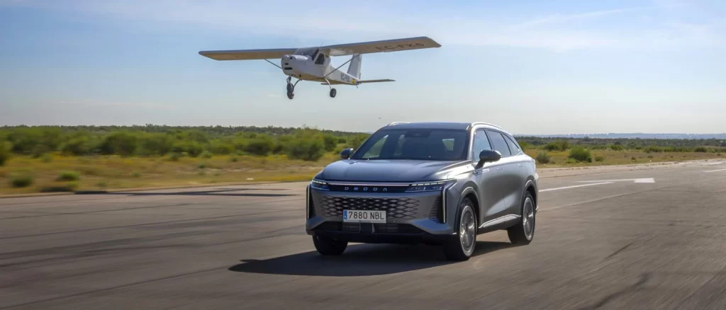 2025 Omoda 9 SHS. Al Volante. Imagen portada.