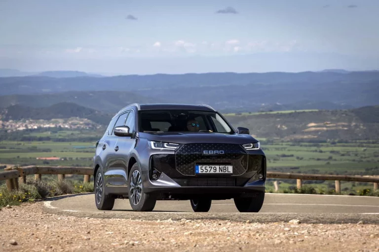 Los EBRO s700 y s800 híbridos enchufables declaran 279 CV de potencia