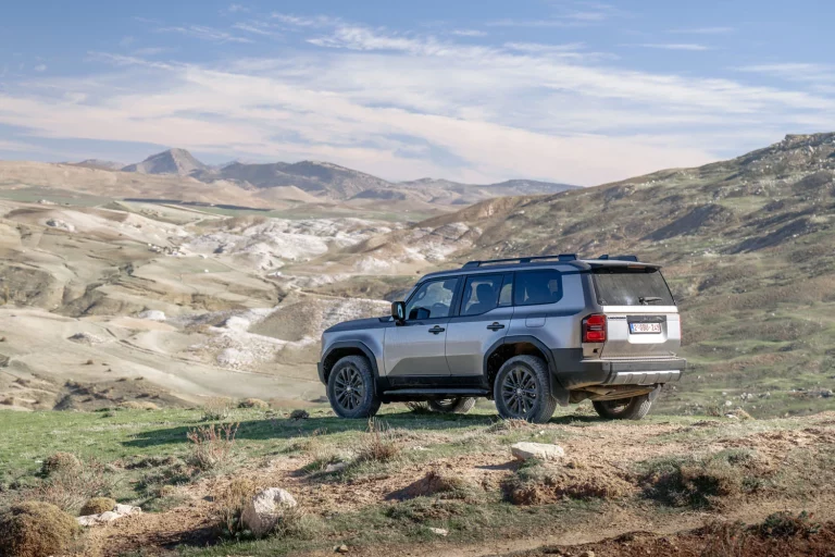 El primer Toyota Land Cruiser electrificado ya tiene precio