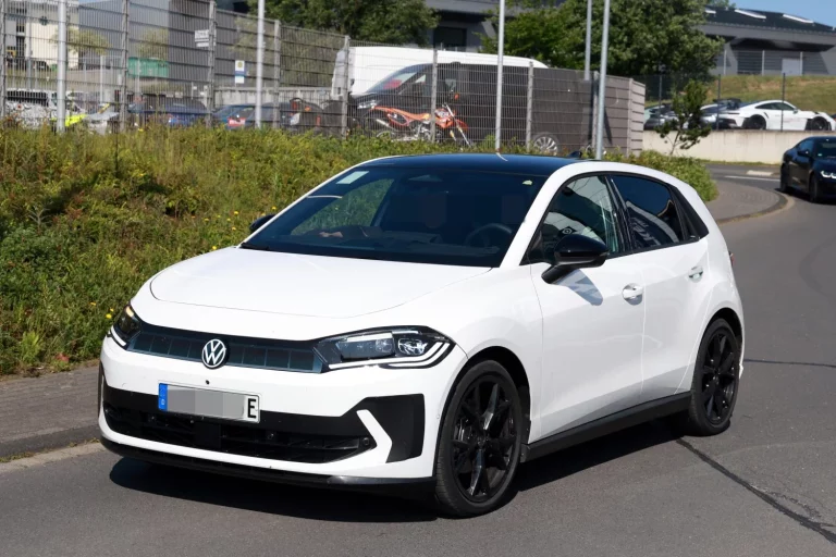 El Volkswagen ID.2 se ‘disfraza’ de Polo en la fase de pruebas