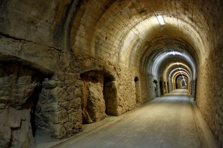 El túnel más largo de Europa está en España y no vas a poder circular con tu coche por él