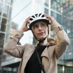 Laura (28), agente de movilidad: ‘Este es el verdadero motivo por el que tu ciudad no está preparada para convivir con bicicletas y patinetes eléctricos’