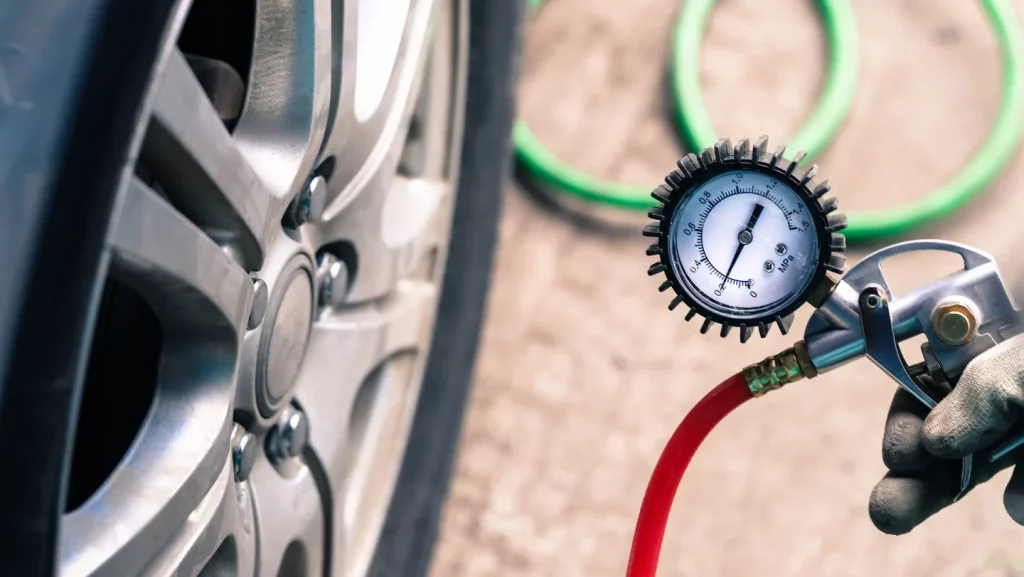 ¿Que presion debe tener un neumatico de coche y como medirla Motor16