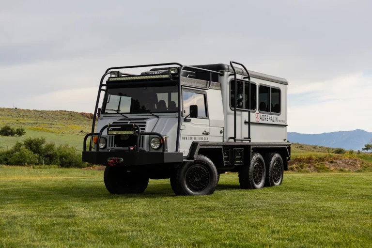 Pinzgauer 718: De todoterreno militar a minibús para fiestas en busca de dueño