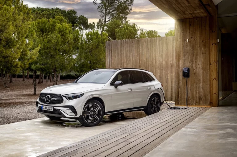 Mercedes dispara un 28% sus ventas de eléctricos en 2026 pero las totales caen un 7%: ¿por qué?