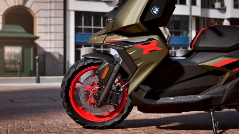 Si tienes el carné A2, BMW Motorrad pone la moto perfecta a tu disposición