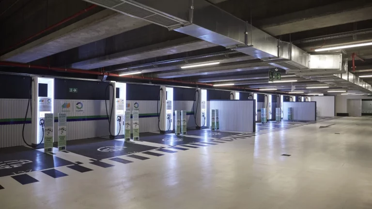 Cargadores de 1500 kW en China: la revolución que convierte gasolineras en electrolineras