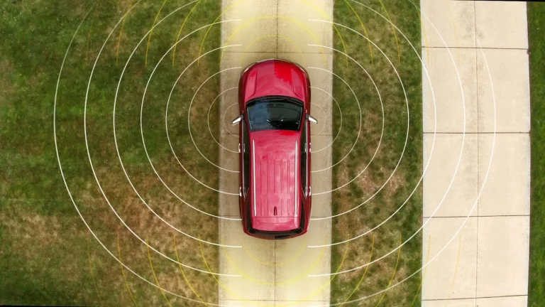 General Motors patenta una tecnología que sacaría los colores al estado de las carreteras en España