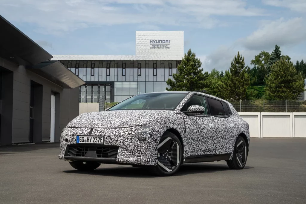 Kia EV4: El eléctrico fabricado en Europa que promete hasta 625 km de autonomía 4 Motor16 2025 Kia EV4 Nürburgring Test. Imagen estática.