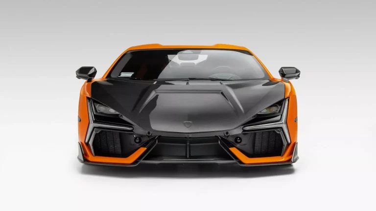 Vorsteiner ha creado un traje de carbono para el Lamborghini Revuelto que cuesta una fortuna