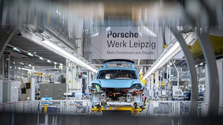 Porsche dispara su beneficio un 49% al apostar por la calidad: cómo aplicarlo a tu flota comercial