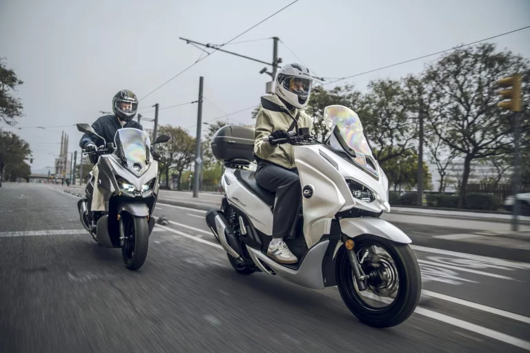 QJ Motor MTX 125: Un scooter urbano alicatado hasta el techo por menos de 3.000 euros