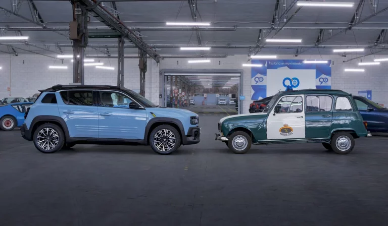 Los míticos Renault que brillan con luz propia en la exposición por los 90 años del Parque Móvil del Estado