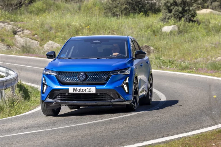 Renault Rafale hyper hybrid E-Tech. Probamos un SUV PHEV para volar a ras del suelo