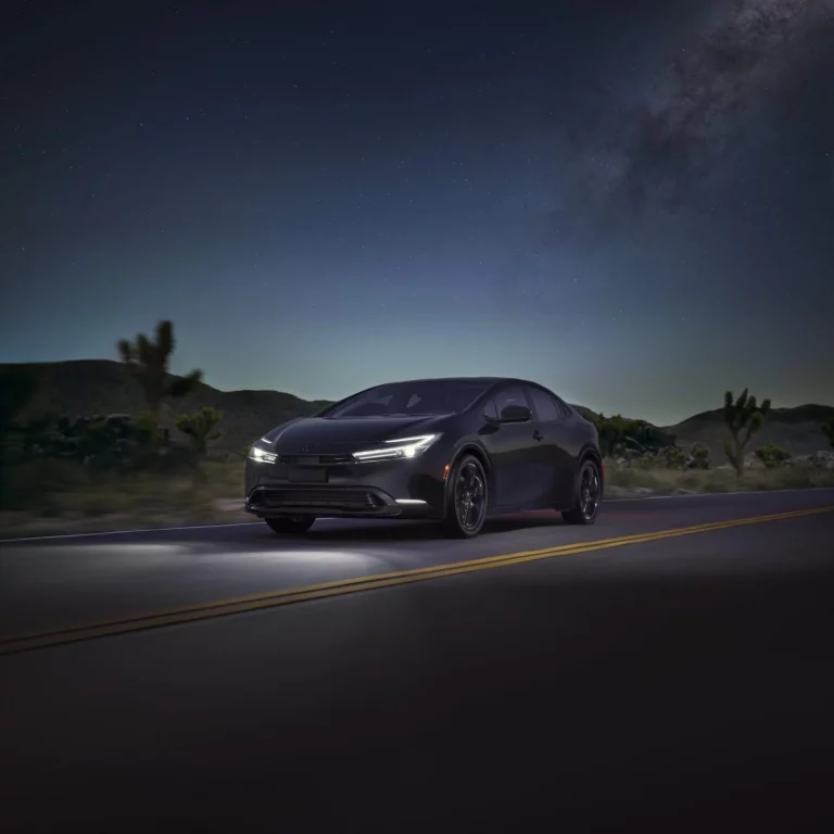 Toyota Prius PHEV Nightshade: Máxima eficiencia con toques siniestros