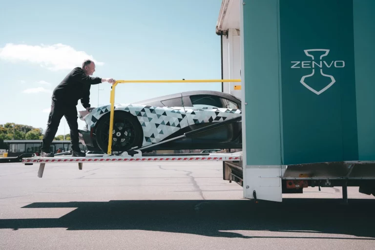 El Zenvo Aurora continúa poniéndose a tono para llegar en forma a Monterey